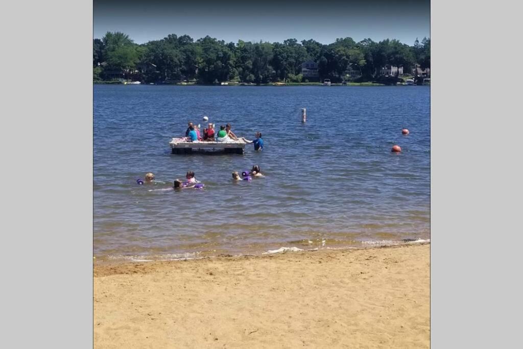 Ivp Manor House By Lake Beach And Naval Base Gages Lake Bagian luar foto